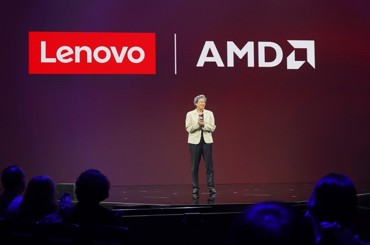 La PDG d'AMD annonçant le partenariat avec Lenovo